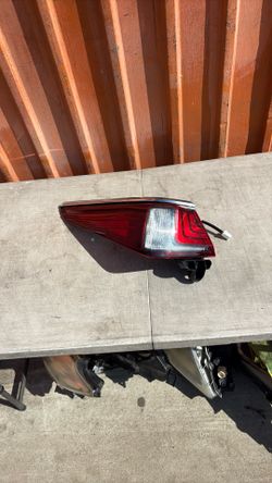 2019-2025 Lexus Es Tail Light 