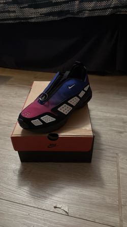 Nike SNDR Sneaker Blue Pink Gradient