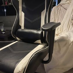 Black And White Gaming chair 
