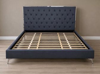 Grey bed / cama gris de leather