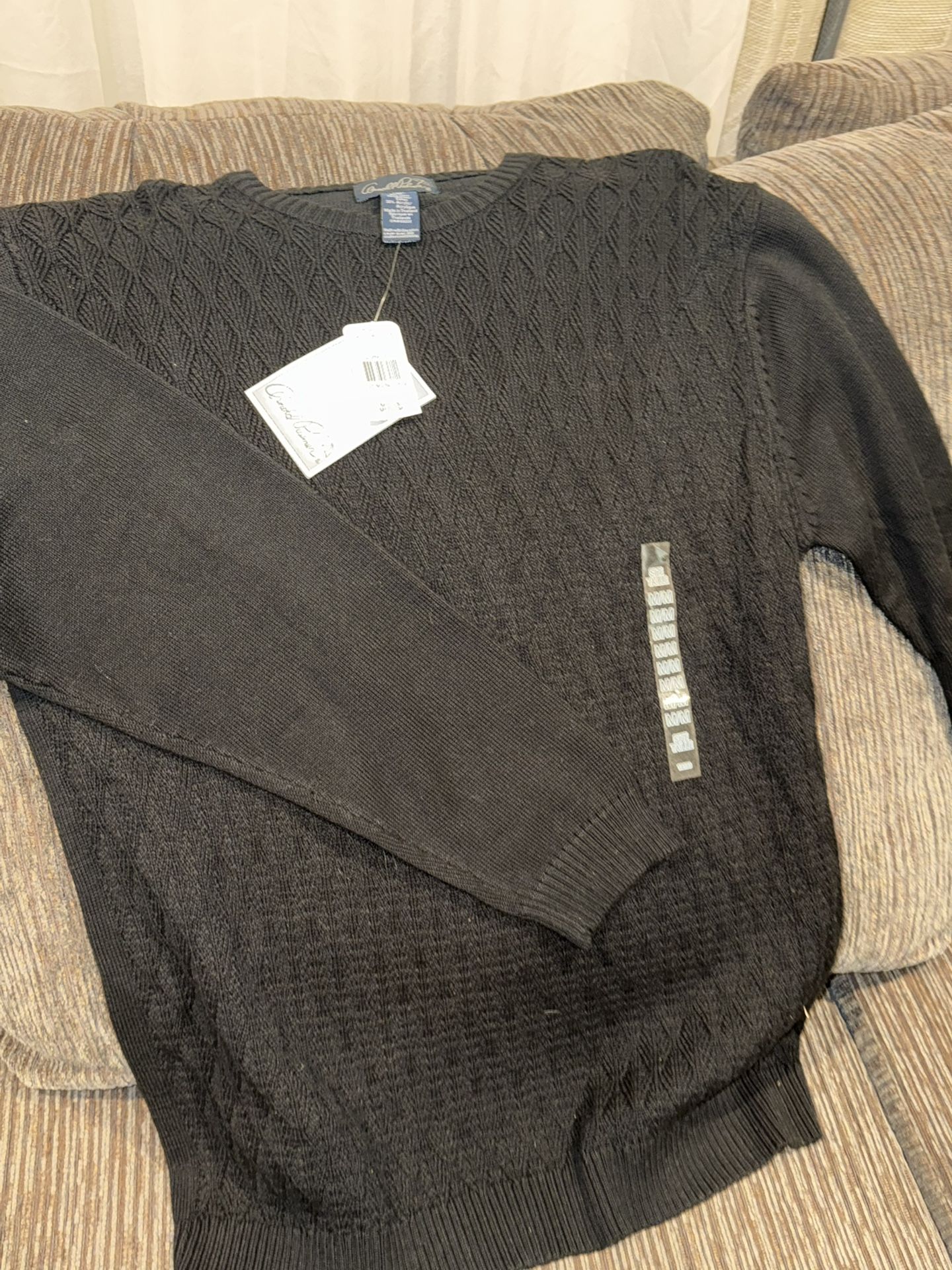 New Men’s Med Size Sweater