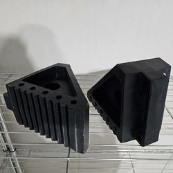 Haul-Master Solid Rubber Wheel Chock (Pair)