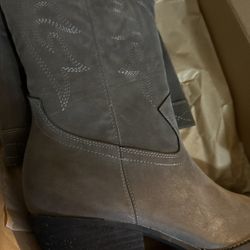 Women’s Boots Size 7 1/2 