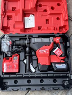 Milwaukee 1 3/4” SDS MAX Kit 
