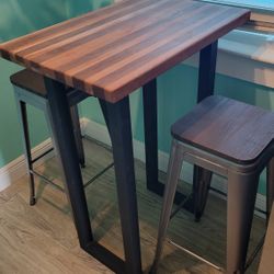 Breakfast Nook High Table W/matching Stools