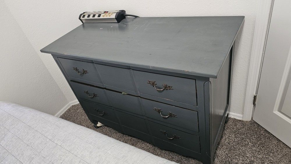 Dresser