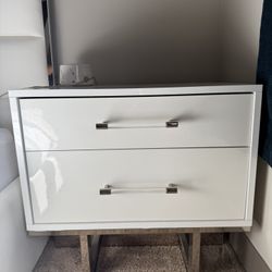 2 Nightstands 