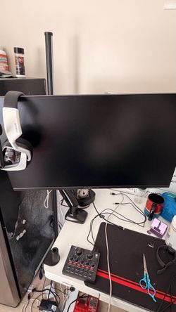 Sceptre Monitor on Monitor Arm Mount