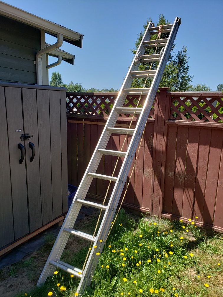 Keller 24 Ft Aluminum Extension Ladder. Model 3524. 225 lb rating. Type II