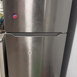 Insignia Refrigerator 