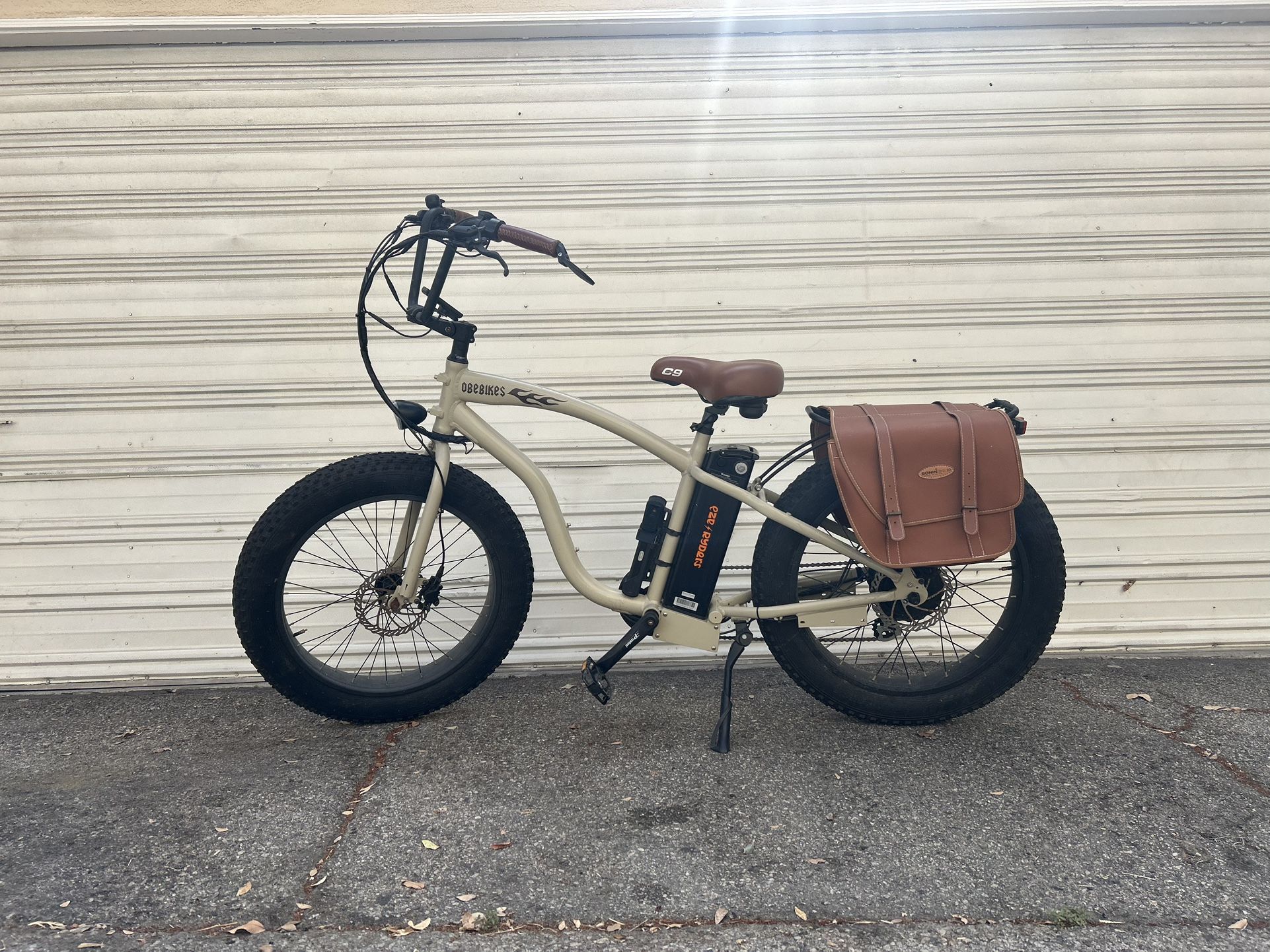 Costal Cruiser Electric Bike β 52v 750w β Sand Colored Cruiser + Extras