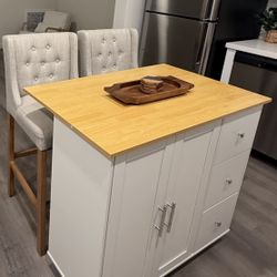 Kitchen Island And Bar Stools BRAND NEW!