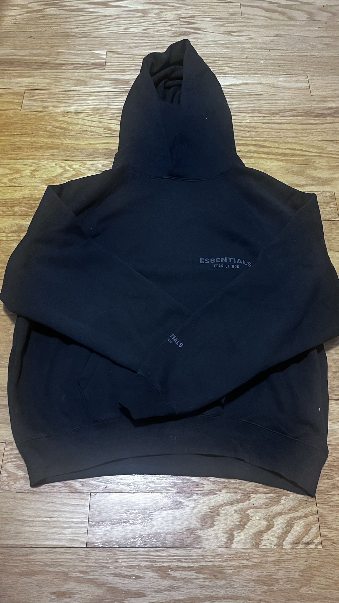 Black text reflective, text essential Hoodie
