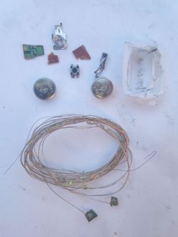 1 6ft wire + 2 batteries + 1 power button + more