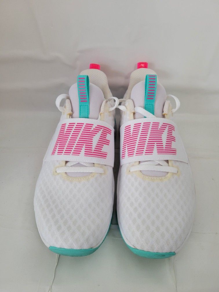 Women's Nike Renew Shoe Size: 6