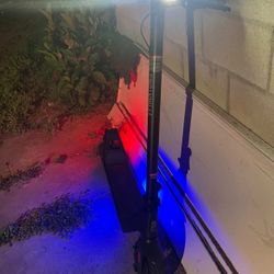 e scooter comes w charger