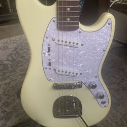 Ivy Vintage Style Guitar Hardly Used 