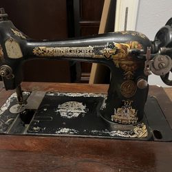 Singer Sewing Machine 