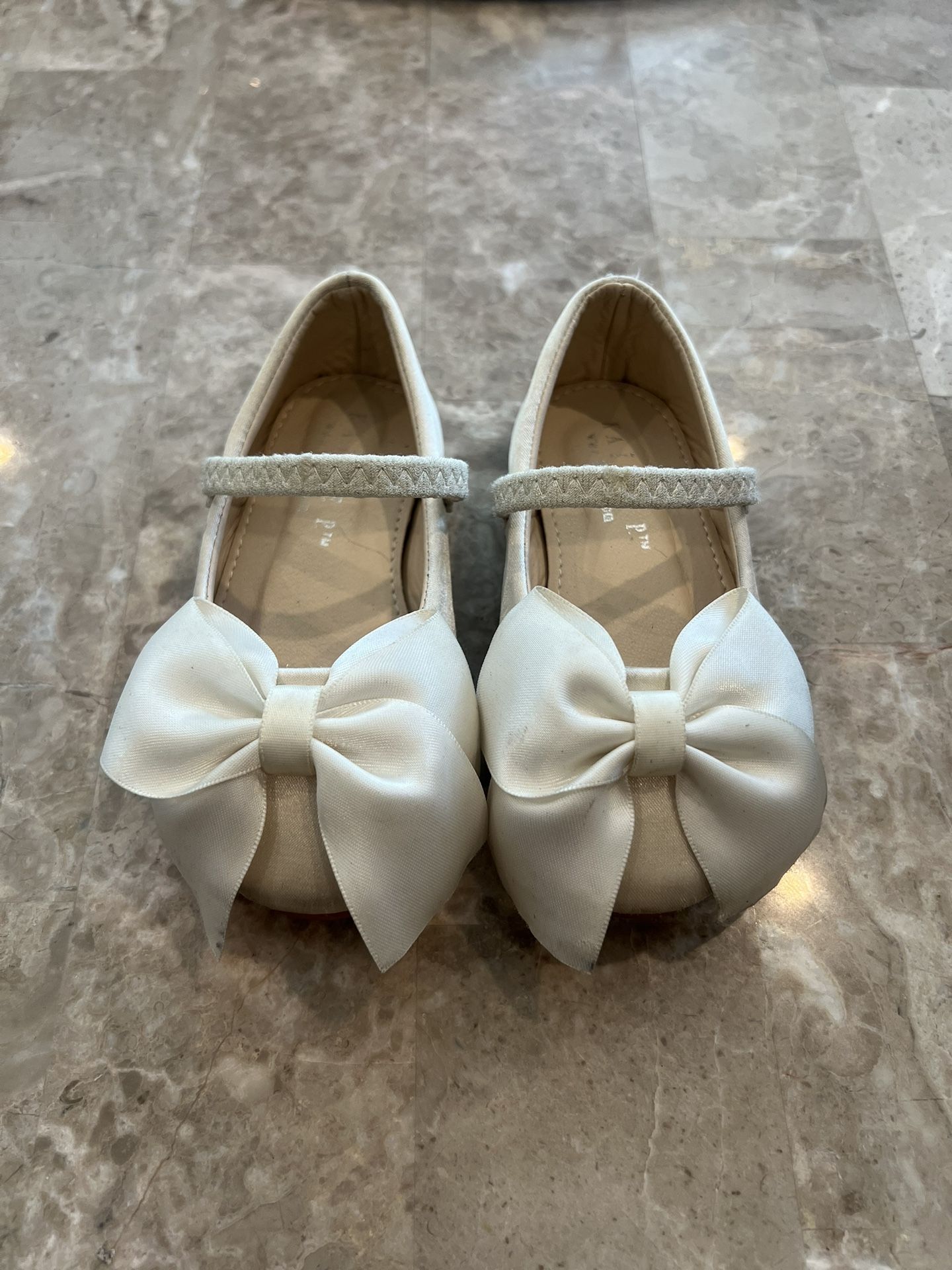 Girls Off White Bow Wedding Shoes