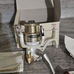 Shimano Stradic 4000FG – Box + Manuals + Extra Spool