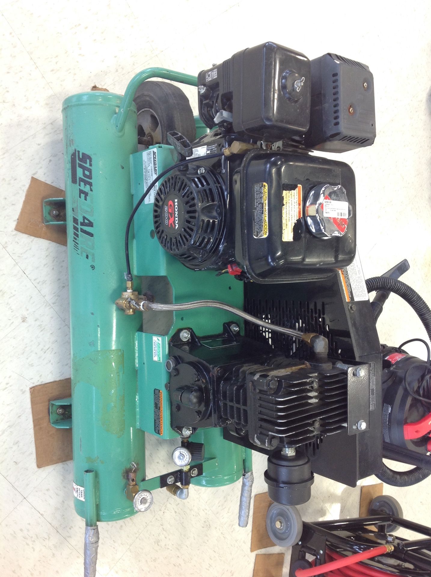 Speedaire 6.5hp, 8 Gallon Gas Powered Air Compressor w/ Honda Motor