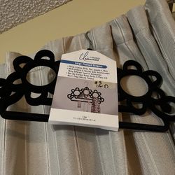 2 Hangers For Organizing 