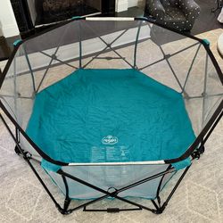 LIKE NEW! Regalo Safety My Play Portable Baby Play Yard & Playpen