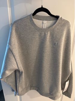 Alo Yoga Accolade Crew Neck Pullover in Athletic Heather Grey, Size XL (New With Tags)