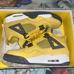 Jordan 4 Yellow Lightening ⚡️