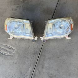 2005 - 2011 Toyota Tacoma headlight Assembly