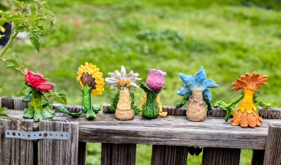 Adorable Vintage 1980s Anthropomorphic Flower Wall Sitters for