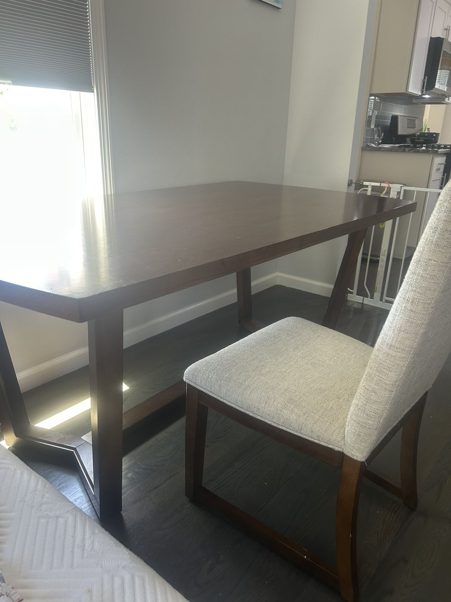 Dinning Table With 6 Chairs