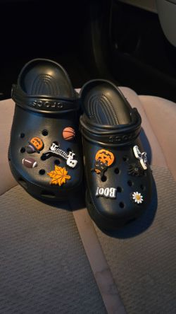 Halloween crocs size 6W M4