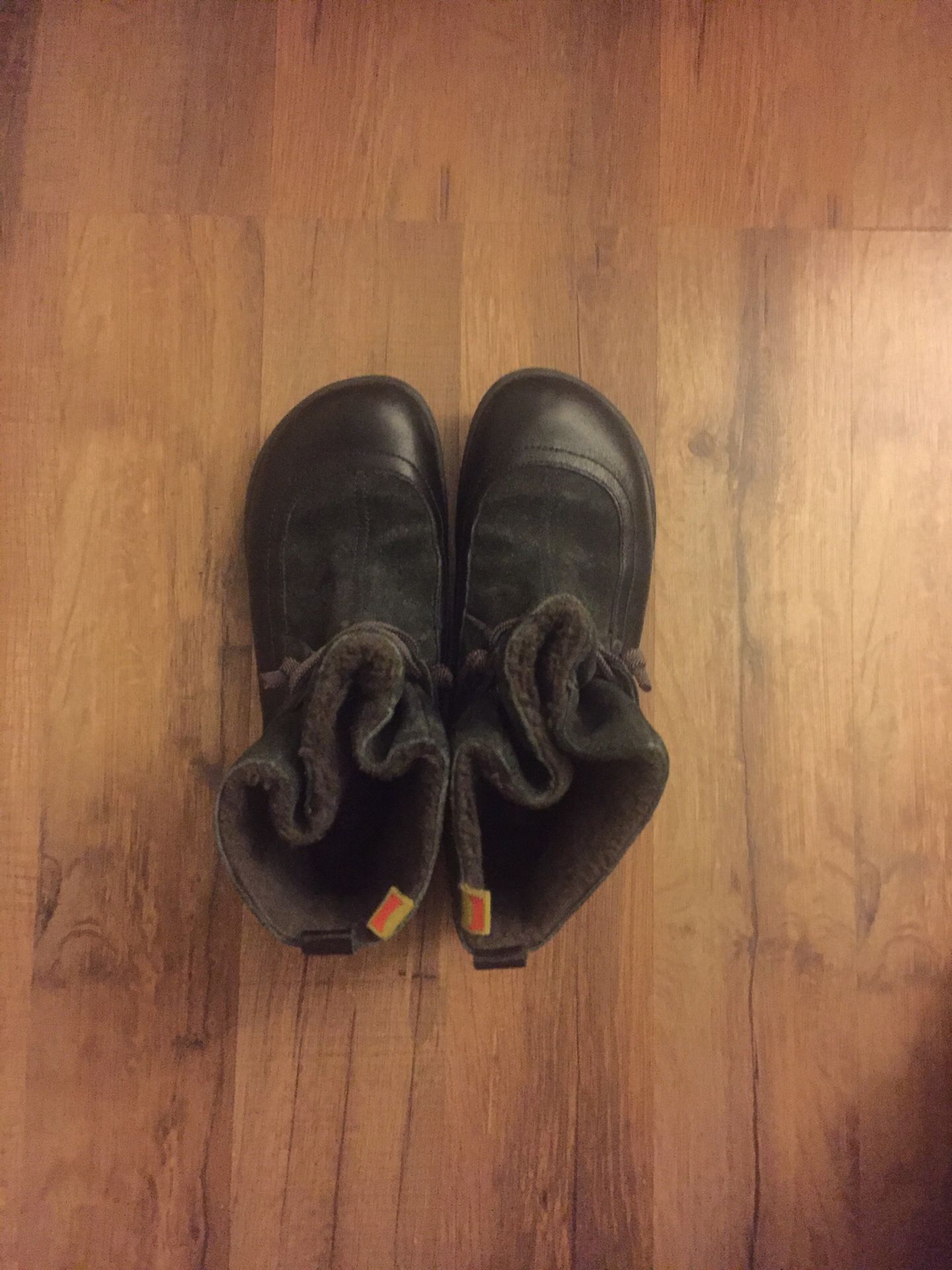 Kid camper boots size 12