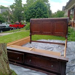 Bed2 Droors Cedar  Storage (Top Boards  That Make Up Box Platform200.00 Make Offer