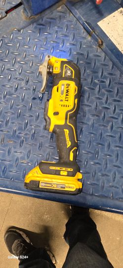 DEWALT 20V MAX XR Oscillating Multi-Tool with Battery