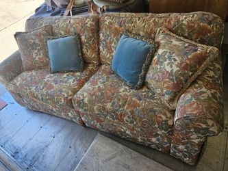 Ethan allen couch