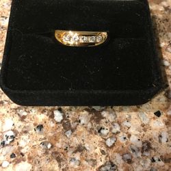 Gentlemens 14 karat gold, 5 diamond beautiful ring, 8 gr weight. Sz 10 1/2