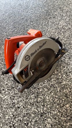 Light weight circler saw black & decker 1 3/4 hp