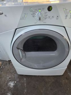 Whirlpool Gas Dryer King Size Capacity And Heavy Duty Works Excellent