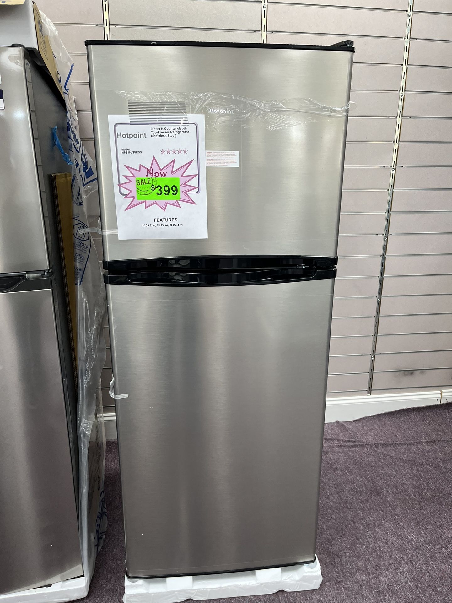 Small Refrigerator, 24’wide Brand New Hotpoint
