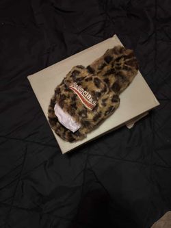 Cheetah Print Bálenciaga fur slides