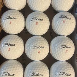 12 Titleist TruFeel Golf Balls 5/4a Lot D141