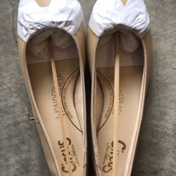 Women flats