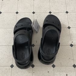 New Crocs Men Size 7 Women Size 9