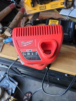 Milwaukee M12 Charger 