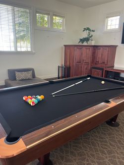 Brunswick Gold Crown III Rosewood Pro 8' Pool Table | Recently Refelted | Complete Setup