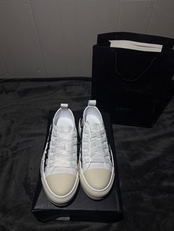 Am1ri white shoes size 9-10 shoot offers