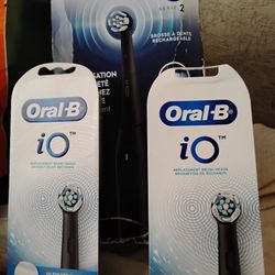 Oral-B IO Series 2 Electric Toothbrush W/Heads