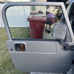 2000 jeep doors complete with glass and door panels 750$